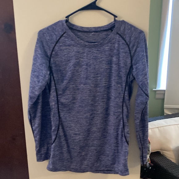 NWOT
Bundle of 2 Dri fit long sleeve shirts - Picture 4 of 5